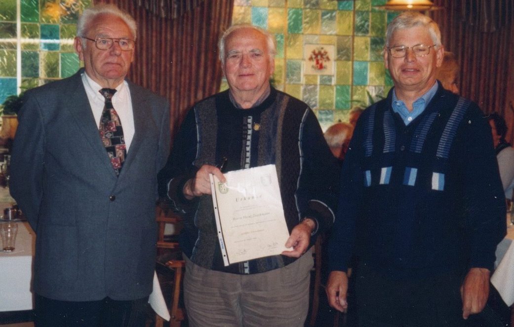 Ehrung Heinz Diekmann mit goldener Ehrennadel 2003