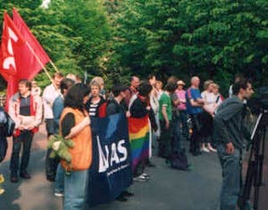 Die Gedenkveranstaltung am Zwinger am 08. Mai 2003