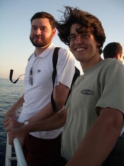 Vitek_und_Johannes_auf_dem_Schnellboot_klein.jpg