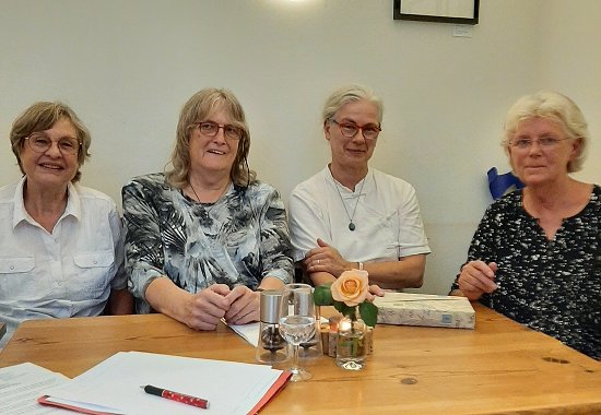 Vorstand und Treuhänderin beim letzten Stiftungsforum am 07.09.2022. &copy; fair für frauen