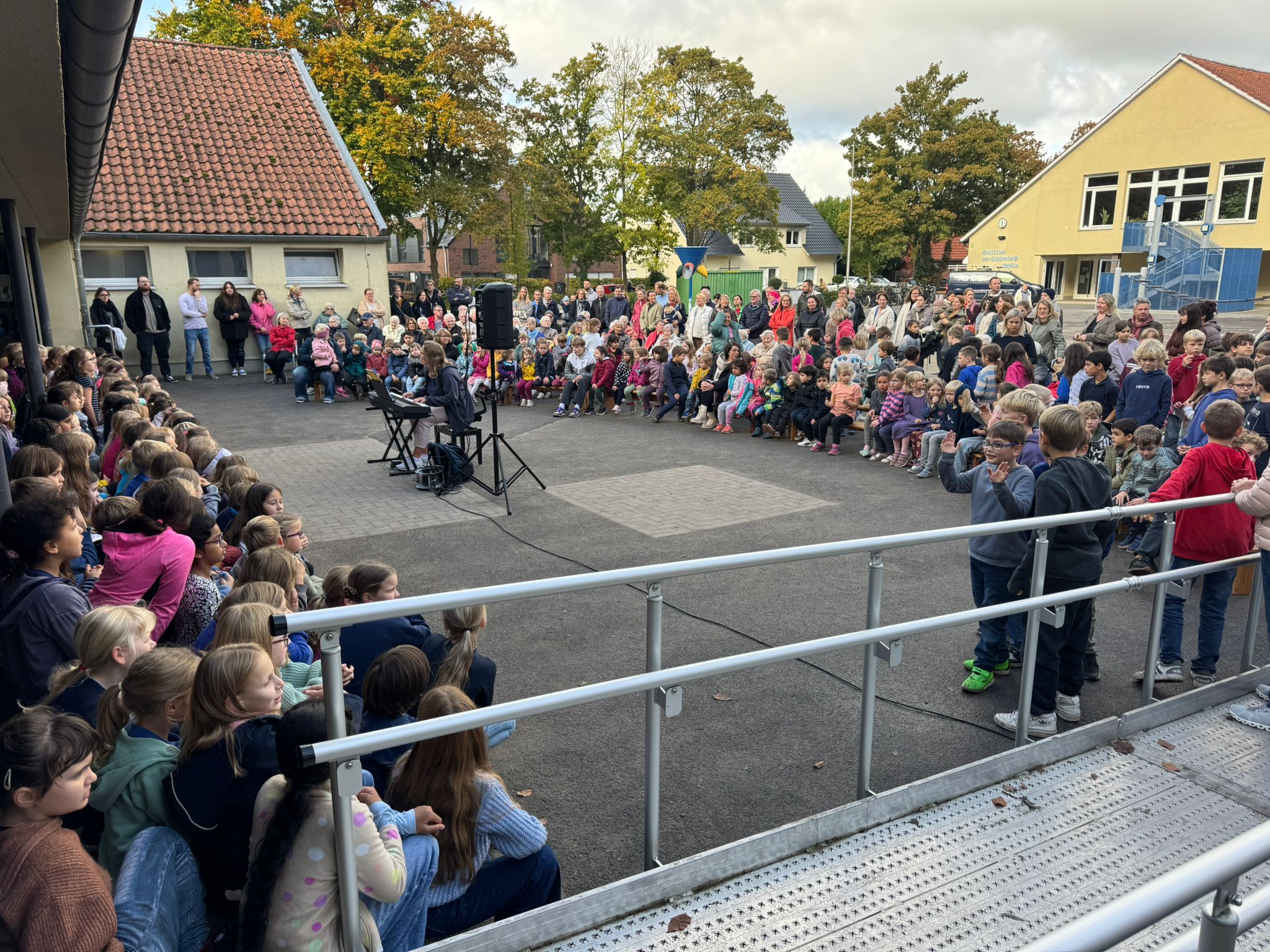 Fröhliches Herbstsingen bei schönstem Wetter 🍂🎶