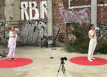 Carola von Seckendorff und Cornelia Kupferschmid haben das „Festival der Demokratie“ initiiert. (Foto: Juliane Gaido)