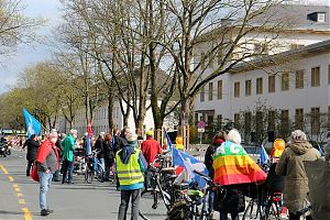 Proteste gegen die Militärübung der NATO, vor der Manfred von Richthofen-Kaserne in Münster. (Foto: Jan Große-Nobis)