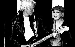 Martin Degner und Kati Homburg erinnern an die Swinging Sixties. (Foto: Klaus Blödow)