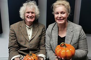 Martin Degener und Kati Homburg widmen sich bei "Auf einer Welle" dem Herbst. (Foto: Klaus Blödow)
