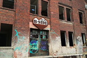Das B-Side-Gebäude ist zurzeit eine Baustelle. (Foto: Simon Mertens)