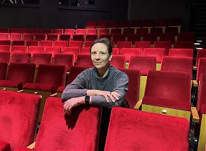 Wie verwaltet man ein Theater? Das erklärt Nina Brinkoch bei "Welle WBT" (Foto: Annika Bade)