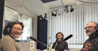 Von links: Alexandra Hippchen, Shouresh Shakibapour und Bernd Drücke im Studio des medienforums münster. (Foto: privat)