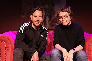 Olivier Garofalo und Tanja Weidner berichten bei der Welle WBT vom Entstehungsprozess von "WANN, WENN NICHT JETZT?" (Foto: Annika Bade)