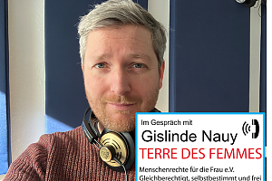 Moderator Andre Schuster spricht mit Gislinde Nauy von TERRE DE FEMME. (Foto: Redaktionsgruppe Radio Fluchtpunkt)