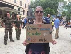 Protest gegen Bundeswehr auf dem Stadtfest Münster 