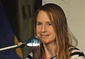 Empfiehlt weniger negative Nachrichten für den Kopf: Maren Urner. (Foto: Volker Stephan)