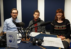 Moderator Fabian Lickes (Mitte) mit Damian und Ina vom Ernährungsrat i.G aus Münster