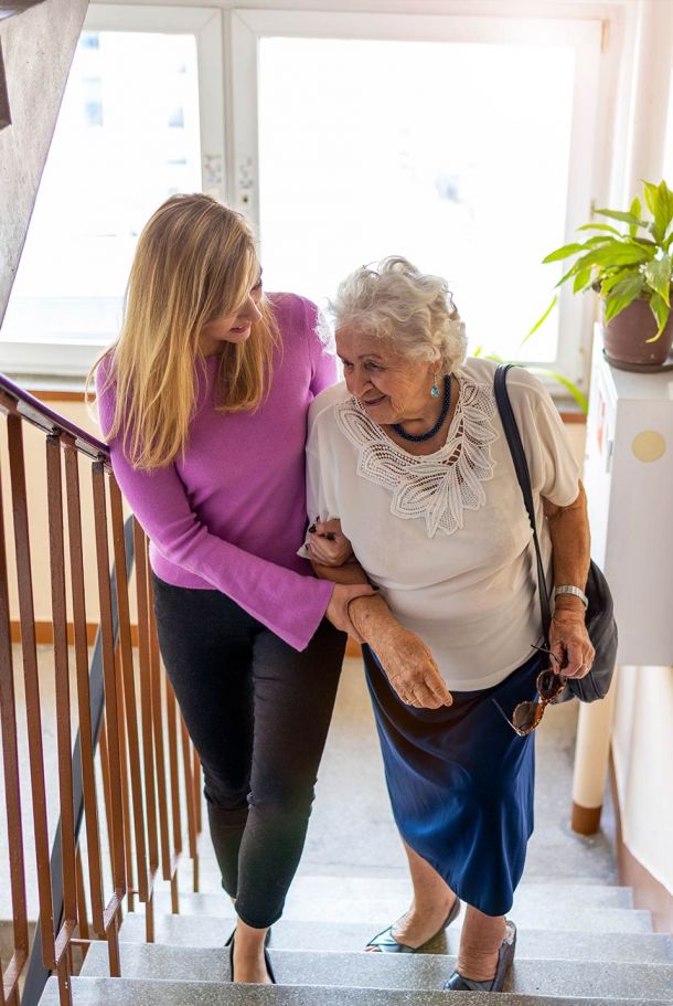 Unterstützung beim treppensteigen