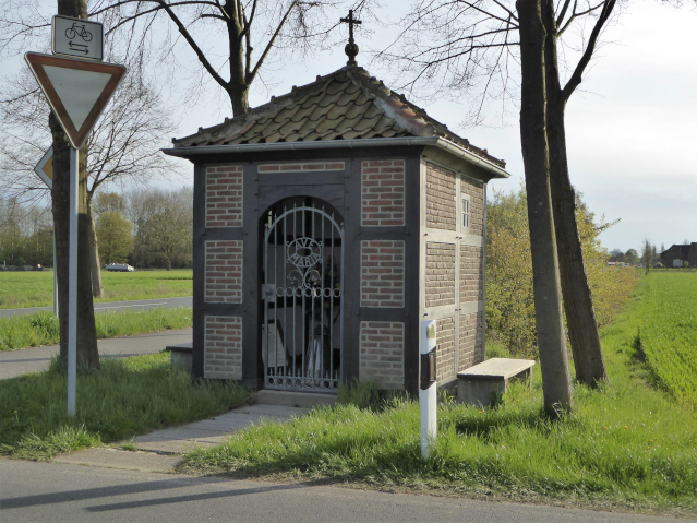 Hütteenrotts Kapelle April 2016 - Kopie